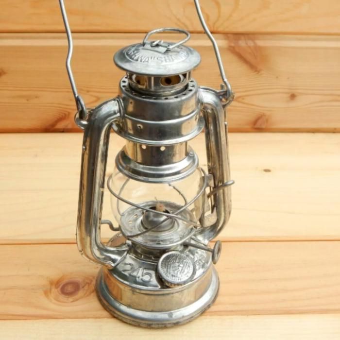 Lanterne à pétrole vintage , outil de collection ancien