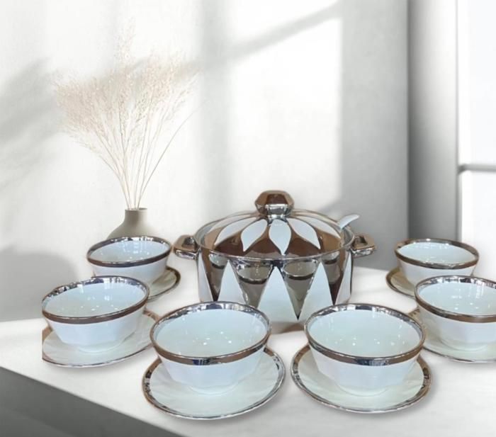 Soupière 15 pièces en porcelaine ,avec détail argenté