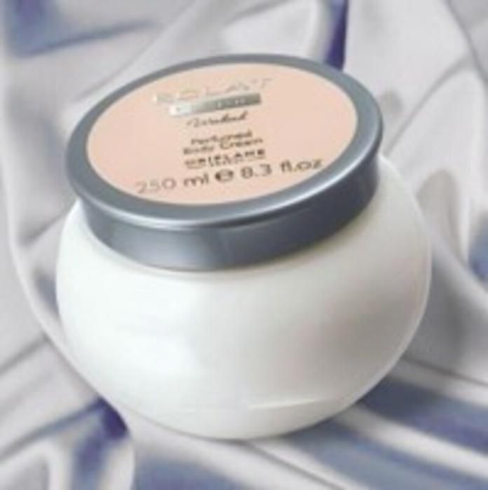 Oriflame Crème Parfumée pour le Corps Eclat Femme Weekend 250ml