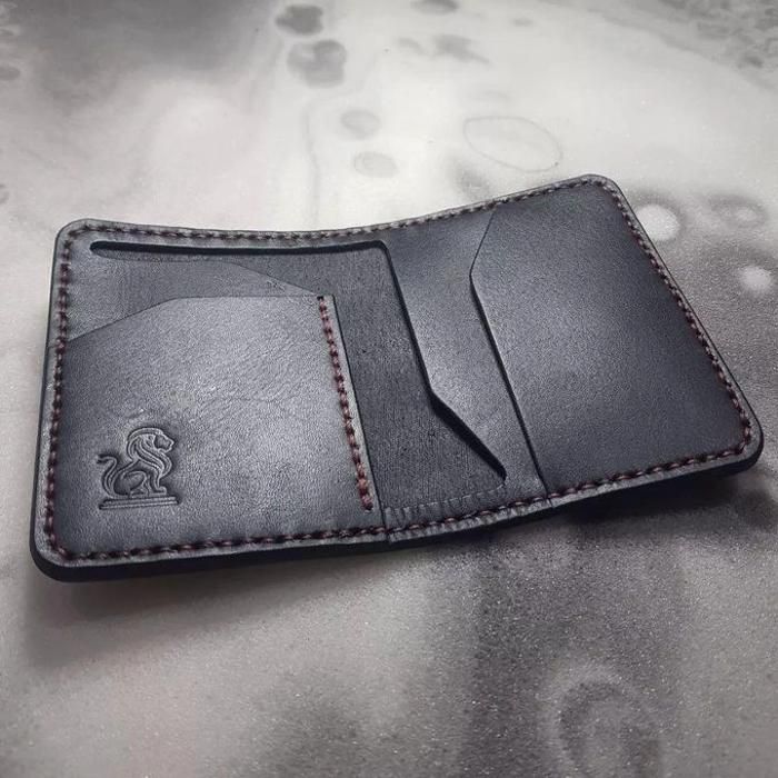 Portefeuille - HANDMADE - The Lion - Cuir italien - Design minimaliste - Fait main