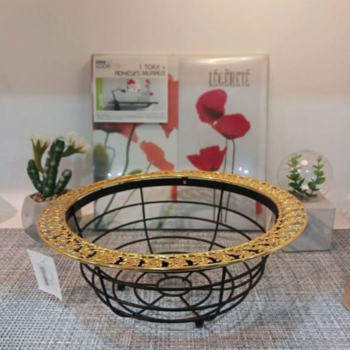 Panier à fruits en métal doré, léger et idéal pour organiser la cuisine.