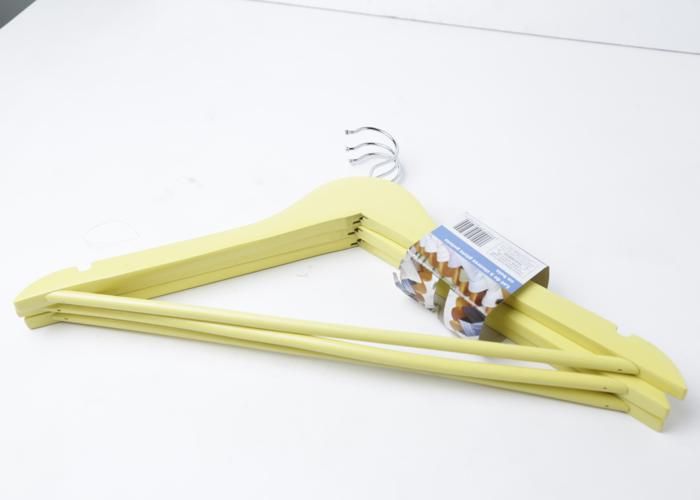 Set de 3 cintres couleur en bois avec barre de pantalon - Couleur Aléatoire