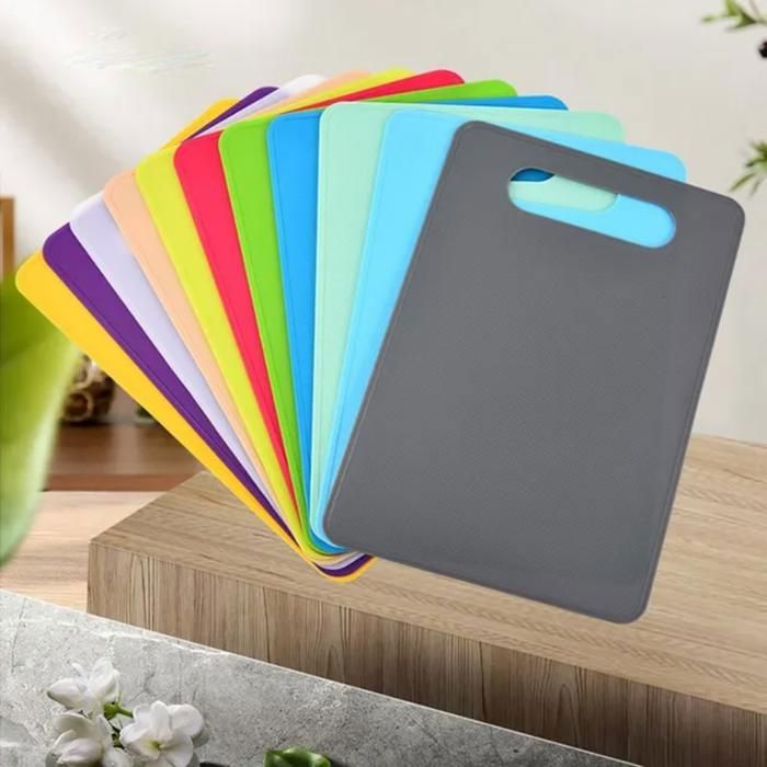 Planche à découper en plastique fruits légumes (Couleur aléatoire)