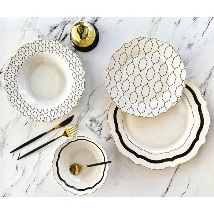 SERVICE DE TABLE BLANC DE 24 PIÈCES EN CÉRAMIQUE -TRÈS HAUTE QUALITÉ SOBRE ET CHIC POUR EMBELLIR VOS TABLES  -DÉTAILS NOIR /DORÉ
