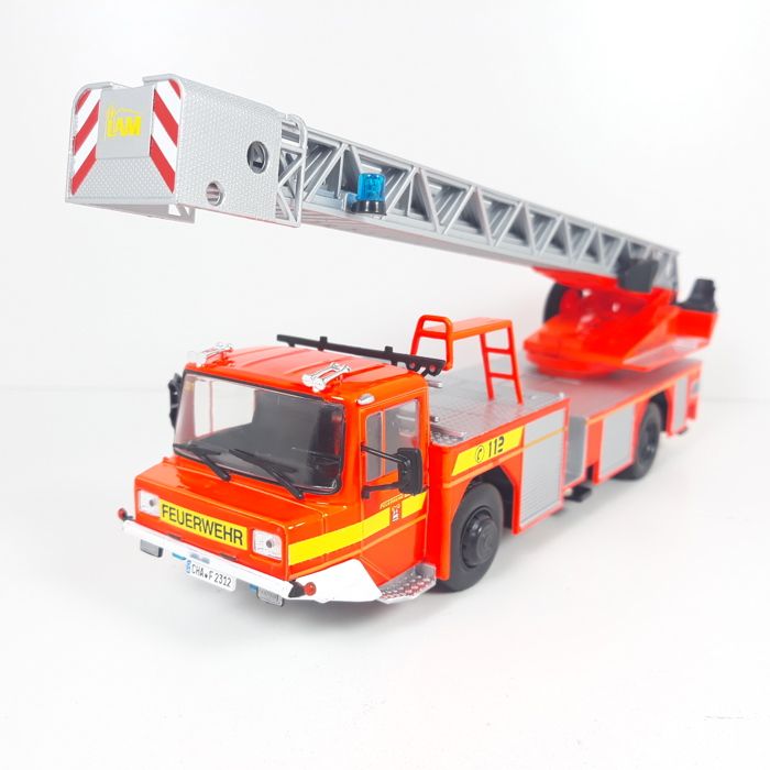 EDICOLA - 1/43 - IVECO - MAGIRUS DLA-K 23-12 SCALA LADDER TRUCK GERMANY 2003 - RED SILVER