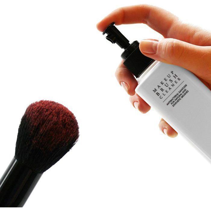 Shampooing Antibactérien pour Pinceaux - Revolution - 200ml - Sans alcool - Pour tous types de peau - Femme