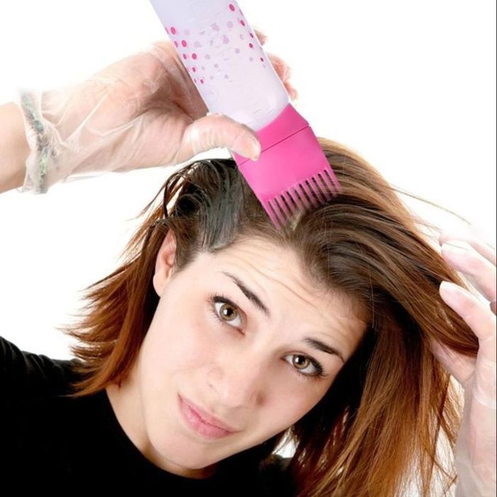 Flacon de teinture pour cheveux avec peigne applicateur pour racines parfaites