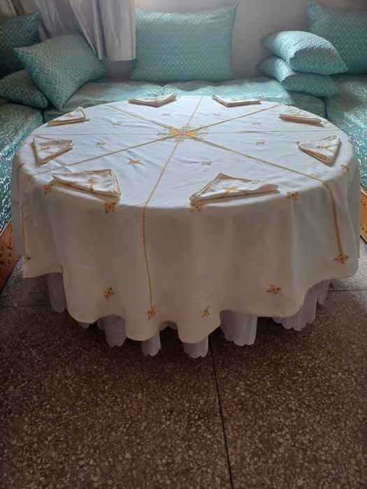 Nappe - Non spécifié - Curry - 8 Sarbet - Brodé en jaune - Style marocain authentique - fait à la main .