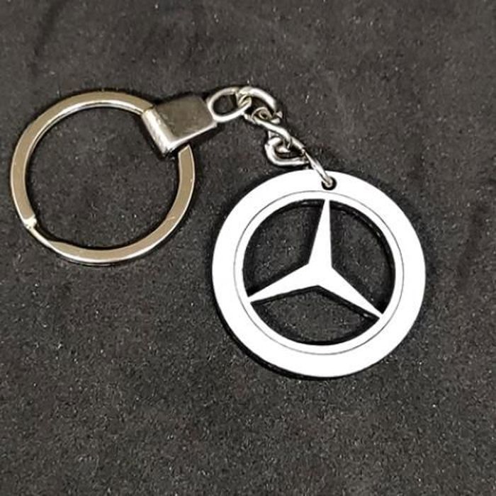 Porte-clés en bois - GENERIC - Mercedes-Benz - Circulaire - Personnalisable - Léger et moderne