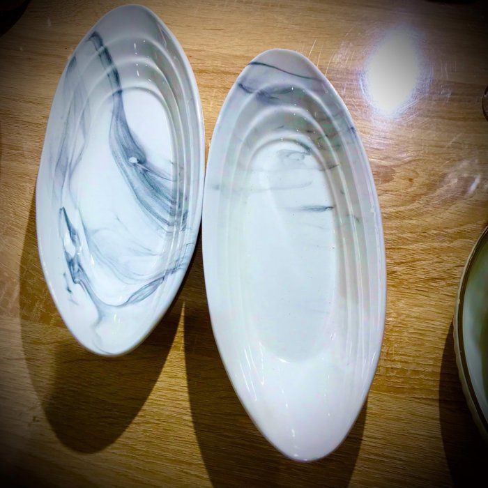 2 assiettes en porcelaine blanche pour vos entrées 29cm/11cm