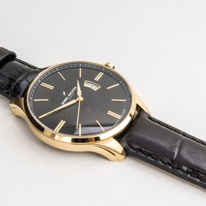 Daniel Hechter - Montre – Made in France – Dore Cadran noir – Bracelet en Cuir Noir - DHH020/1AA