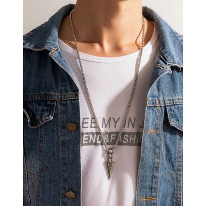 COLLIER  pour homme à pendentif flèche