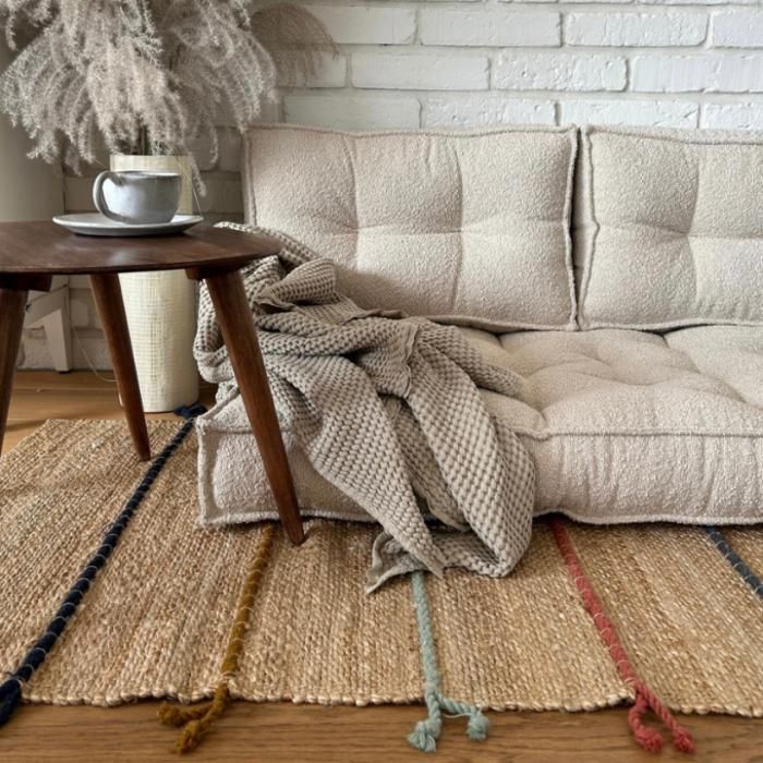 Banquette +2 coussins
- pouf 70*140*15 cm - 
 coussin 65*45*13 cm