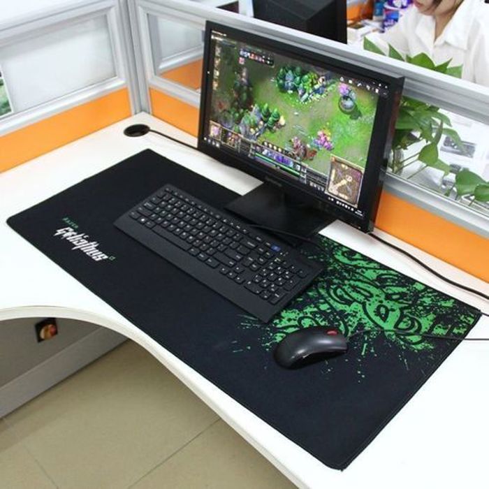 Tapis de souris - Razer - Goliathus - XXL - Bords cousus - Antidérapant - Précision maximale