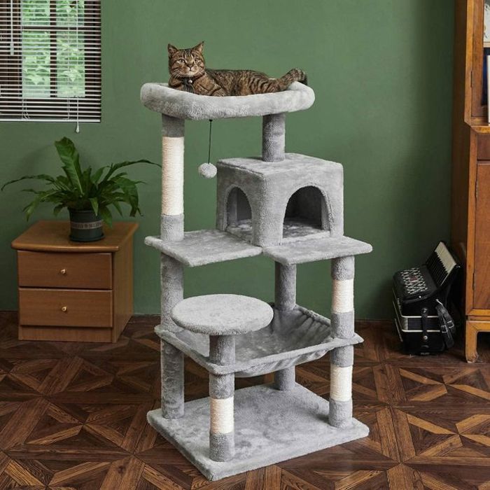 Arbre à chat à plusieurs niveaux avec griffoirs recouverts de sisal