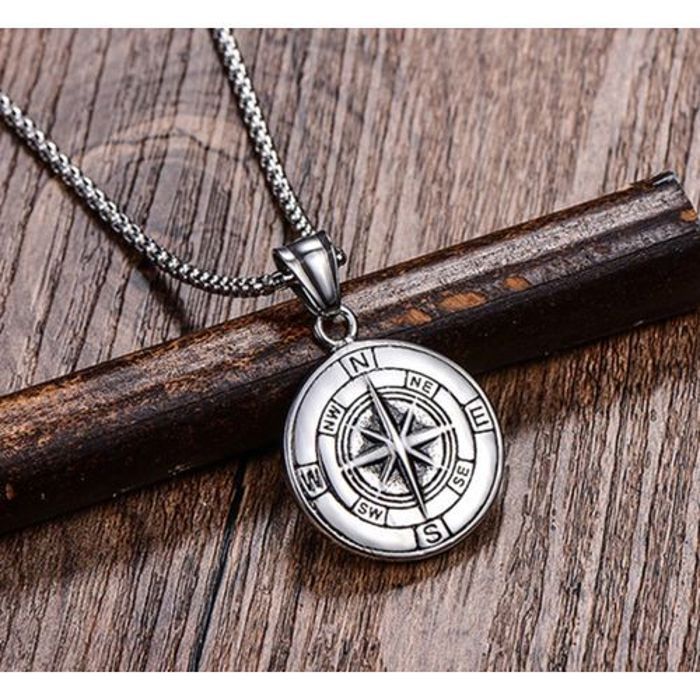 Collier homme à boussolle en acier inoxydable