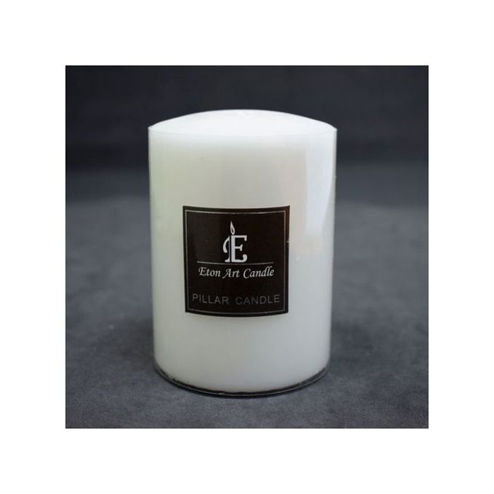 Bougie parfumée blanche, symbole de sérénité et d'élégance