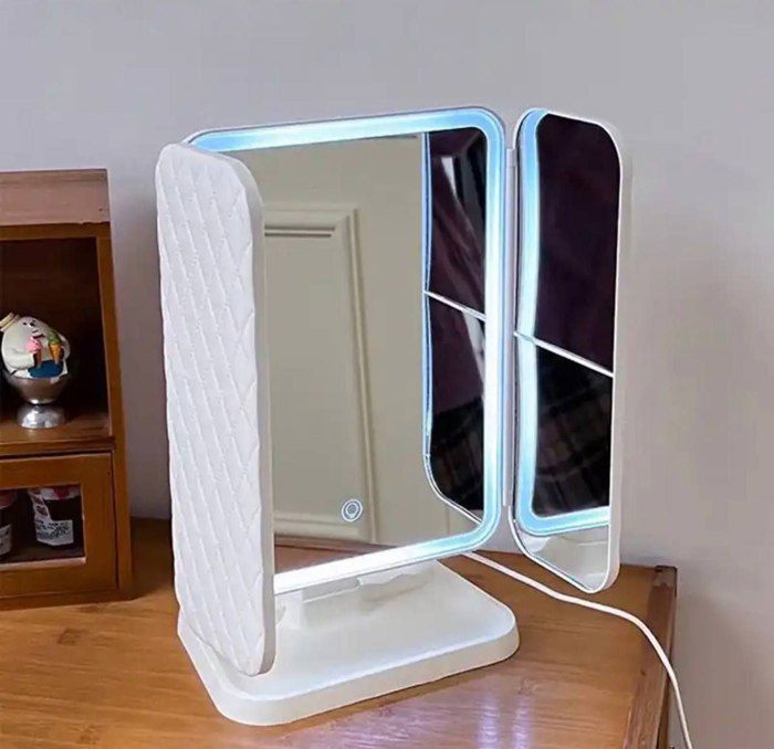 Miroir de maquillage à trois volets avec lumières LED
