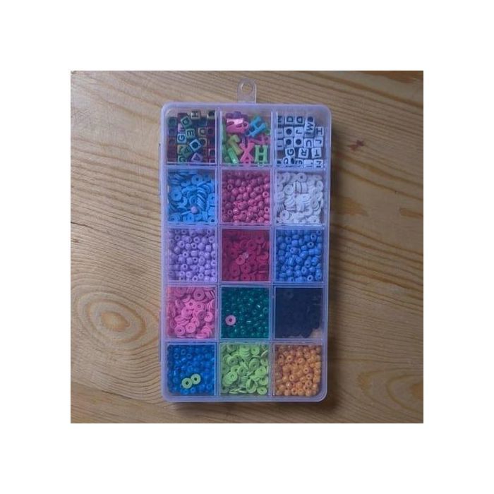 Boîte de perles pour enfants, idéale pour créer des bijoux et des bracelets.