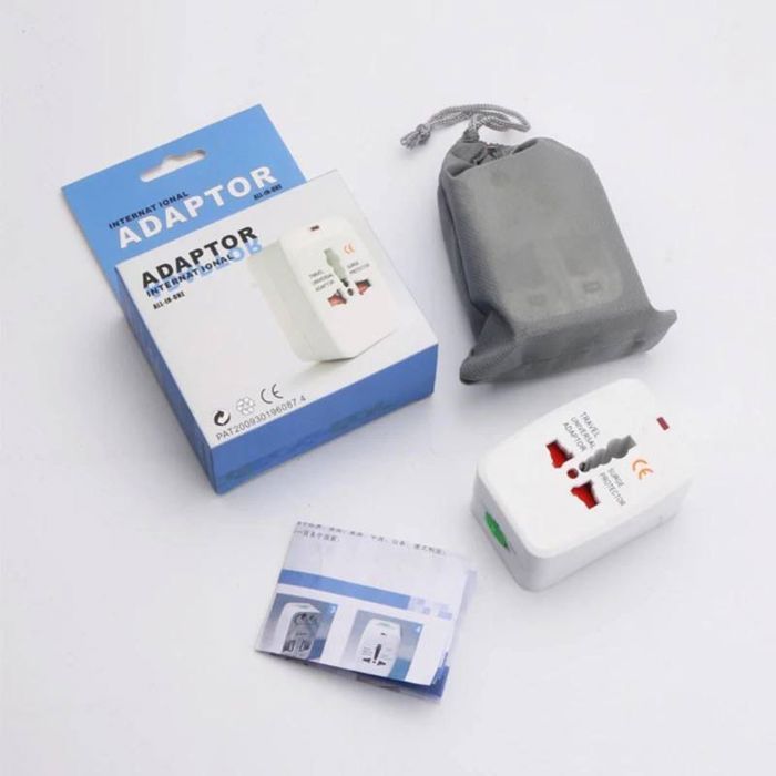 Adaptateur de prise international universel.