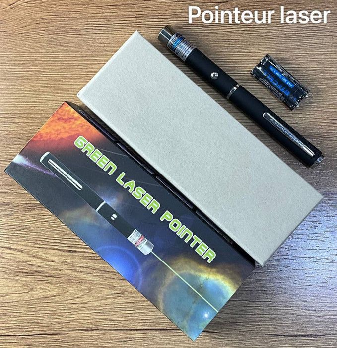 Pointeur laser à lumière mauve
