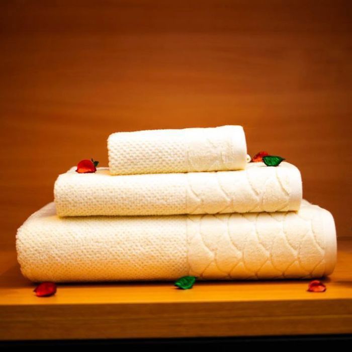 Serviettes de bain - Cassilia - G019 - Pack de 3 - 100% coton - Couleur crème - Douces et absorbantes