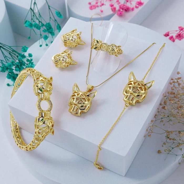 Parure en Plaqué Or - 5 Pièces - Collier - Boucles - Bague - Bracelet Taille 7-9