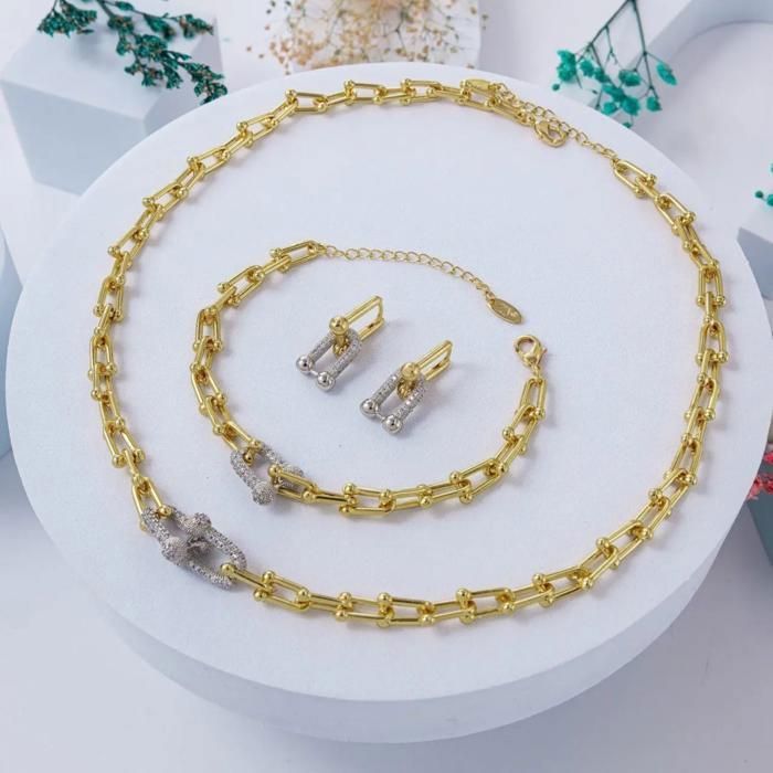 Parure en Acier Inoxydable Doré - Ensemble de Trois Pièces - Collier - Boucles d'Oreilles - Bracelet