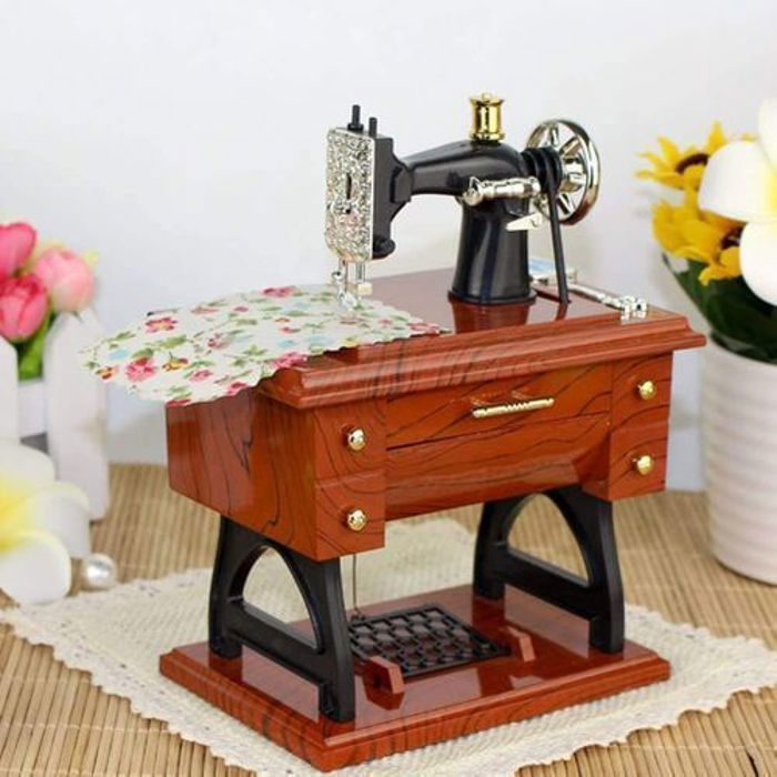 Boîte à Musique Modèle Machine à coudre pour Maison Office Décoration Artisanat