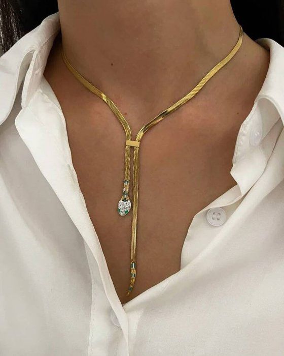 Collier ras-du-cou serpent doré ajustable avec détails en zircons