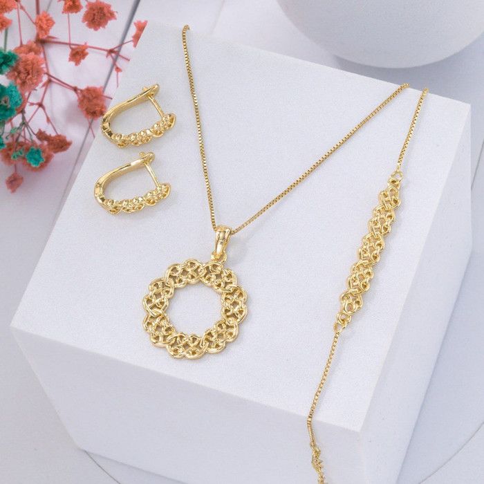 Parure plaque or haute qualite chic.