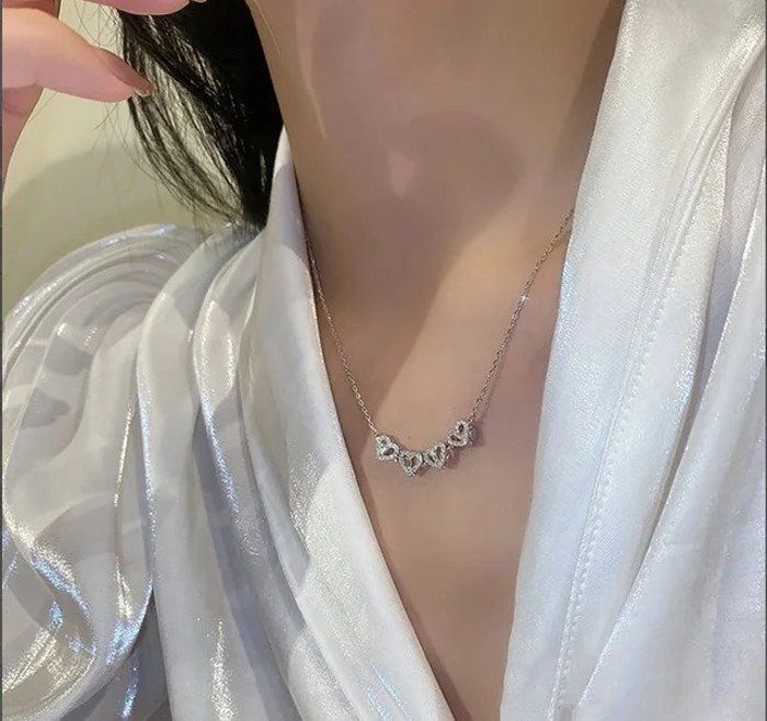 Collier en argent serti de zircons scintillants