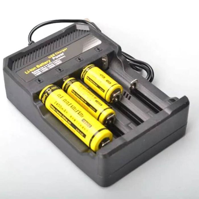 Chargeur de batterie Li-ion 4.2V 18650 à 4 fentes, avec chargement indépendant par USB.
