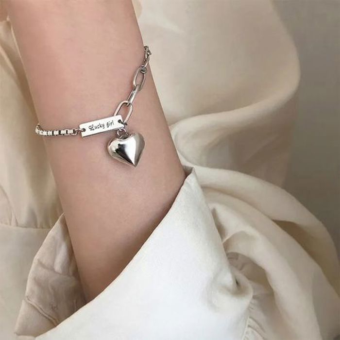Bracelet Lucky Girl Coeur d'amour élégant et tendance 2023
