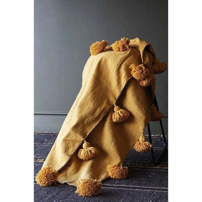 Plaid Marocain Traditionnel Moutarde avec Pompons - 2m x 1.5m