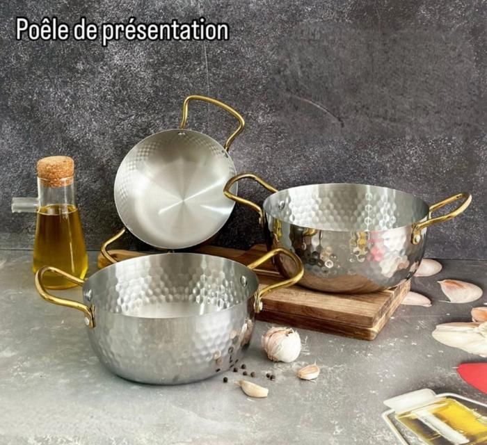 Poêle de présentation - Non spécifié - 16 cm - Métal argenté - Manches dorés - Élégante