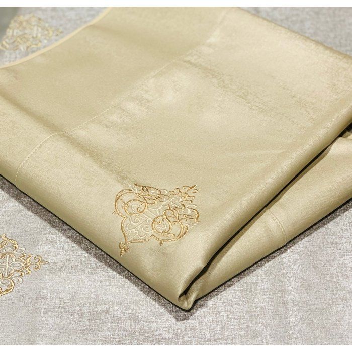 Nappe simili cuir qualité premum anti tache  simili cuir premier choix brodée?
