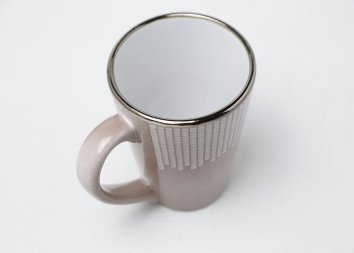 MUG ROSE DE 320ML AVEC  REBORD MARON