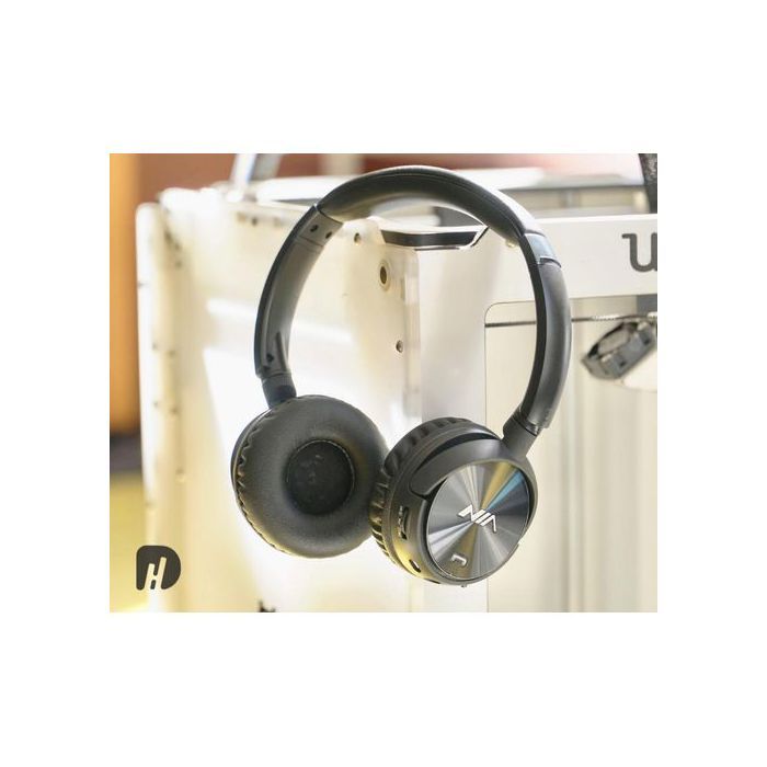 Nia Puissant Casque bluetooth stereo ,TF card play ,FM radio Audio input , 4 in 1 Headphones.
