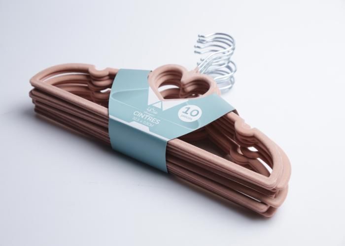 Set de 10 cintres en plastique rose avec barre pour pantalon
