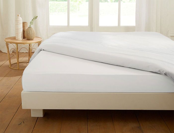 Drap-housse - LINVOSGES - Satin - 200x200 cm - Blanc - Bonnet 35 cm - Lavable à 60°